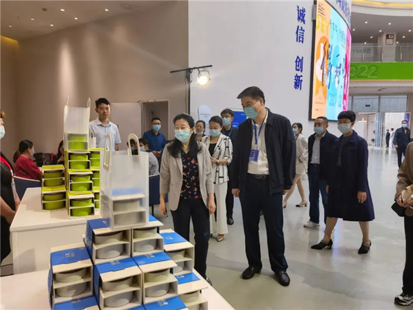 新理念、新時(shí)尚、新方式、新感受——德宇集團(tuán)舉行2022得雨活茶新品發(fā)布推廣會