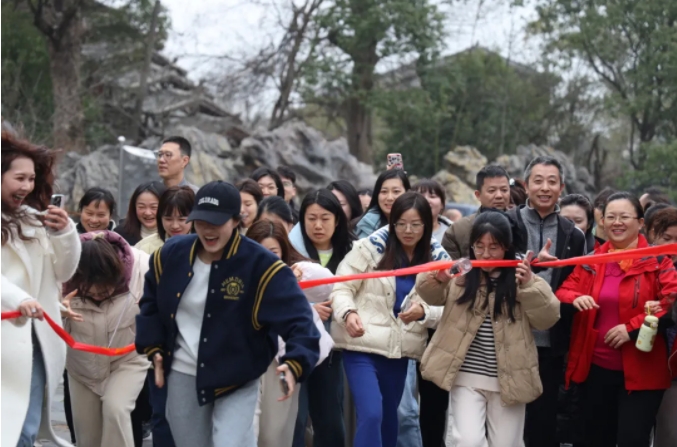 市城投集團(tuán)開展“團(tuán)結(jié)一心 拼搏進(jìn)取 奮戰(zhàn)2025”迎新年登山、健步走活動